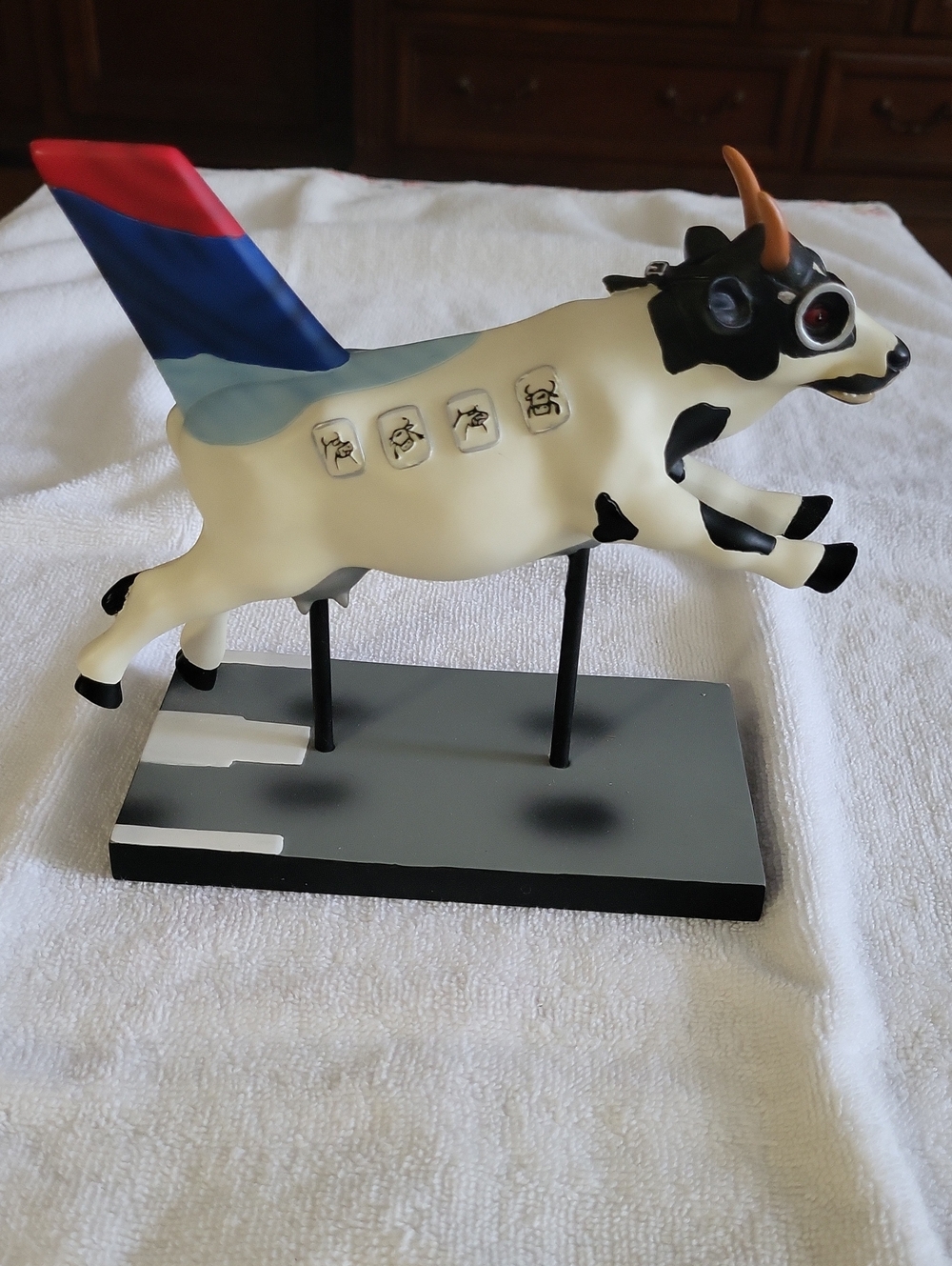 Cow Airplane Figurine Decorative Sculpture in White, Black,Blue & Red. EXC
